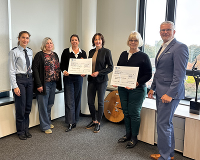 08102025_Gruppe Spendenübergaben_In